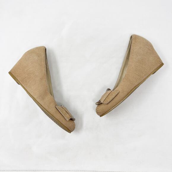 [Stuart Weitzman] Beige Leather Bucalina Tortoiseshell Buckle Round Toe Wedges 6 - Picture 8 of 12